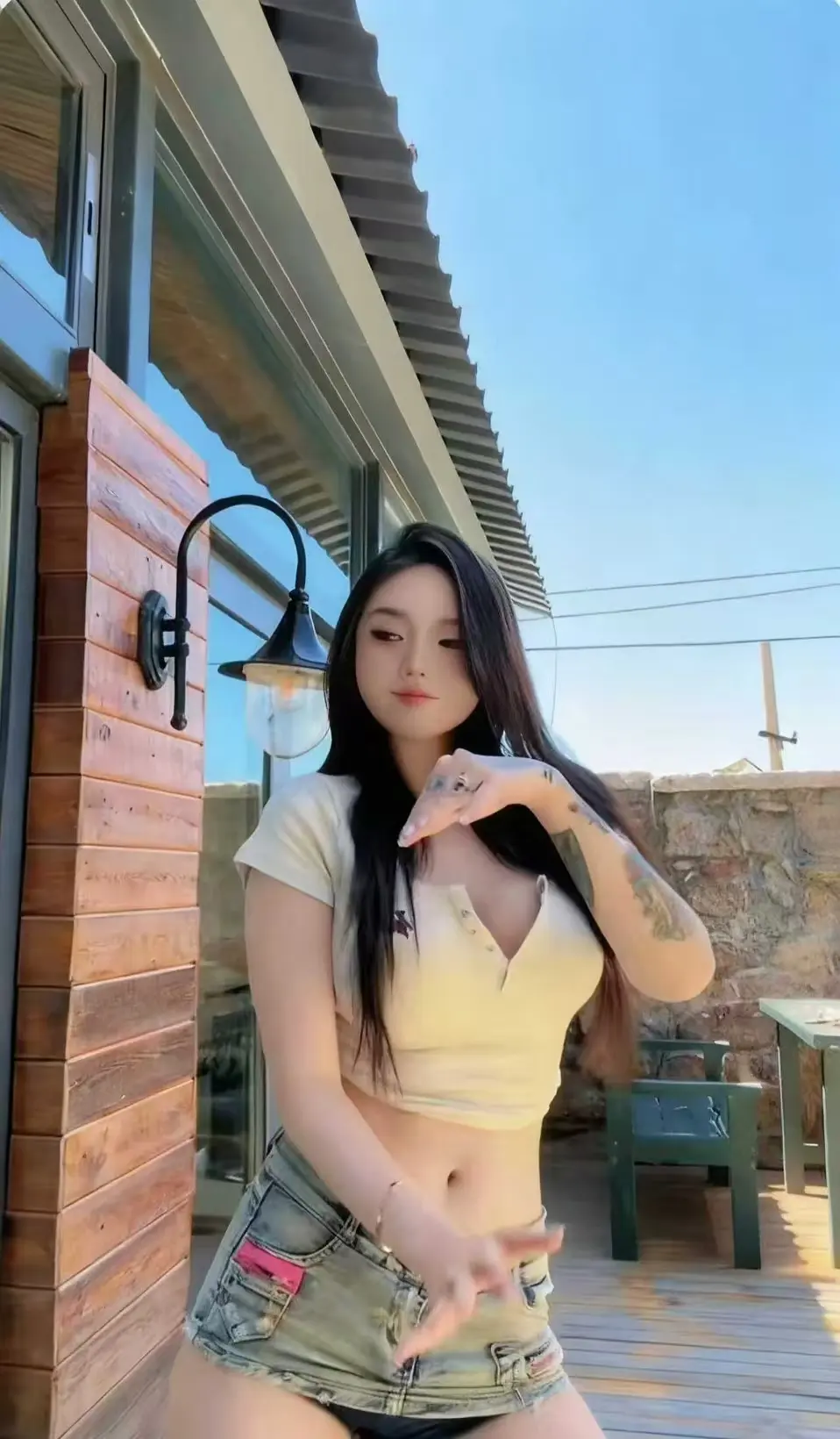 《Meena 成美男》高清全集免费在线看-中文版无删减资源全面开放-网盘备份无广告畅享观影体验-一次看遍Meena 成美男